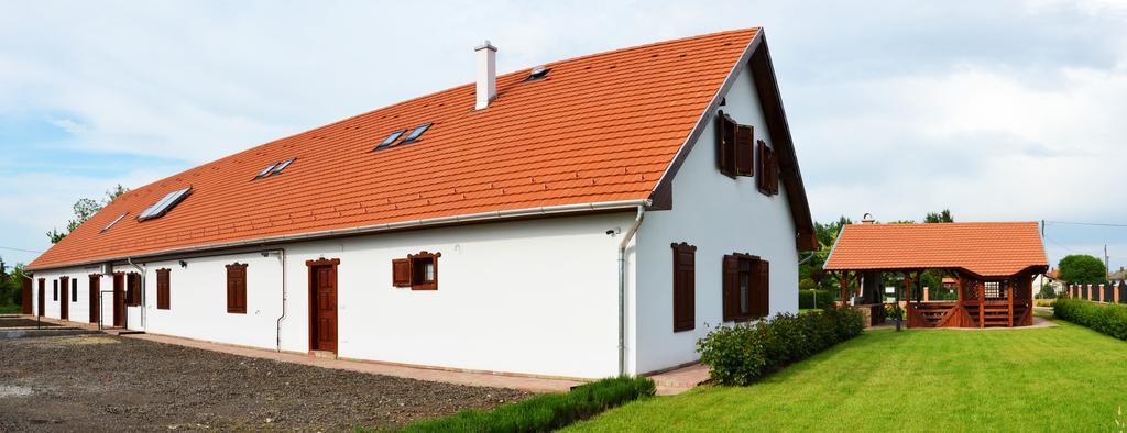 Falusi Patika - Tisza-To Vendeghaz Tiszaszolos Exterior photo