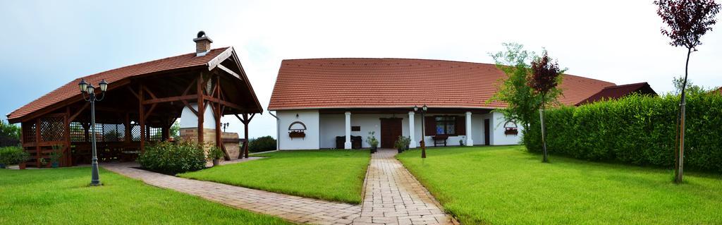Falusi Patika - Tisza-To Vendeghaz Tiszaszolos Exterior photo