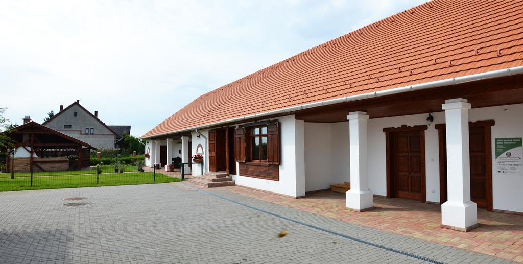 Falusi Patika - Tisza-To Vendeghaz Tiszaszolos Exterior photo